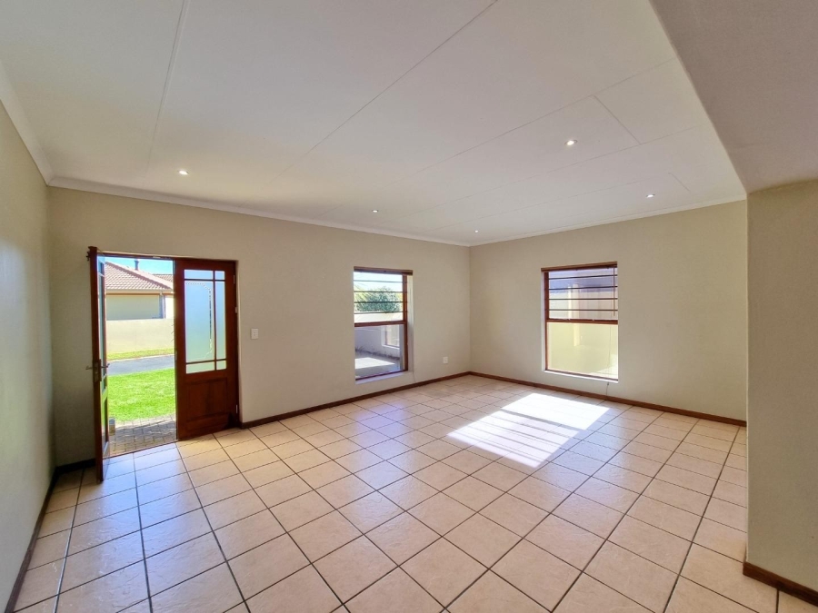 3 Bedroom Property for Sale in Sandbaai Western Cape